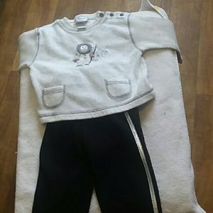 Cute sweatshirt and sweatpant set.